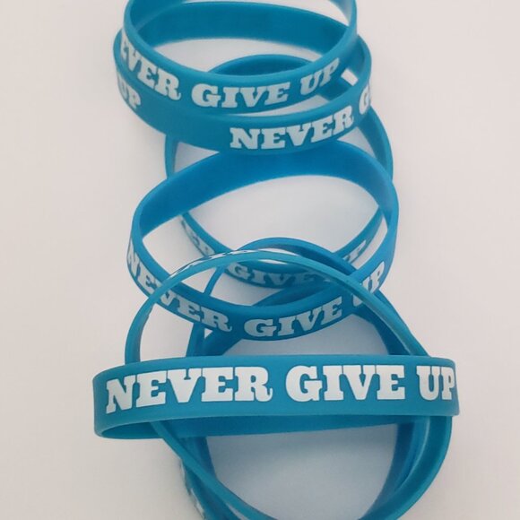 Never Give Up Wristband (10 for $14) Inspirational - Picture 1 of 5